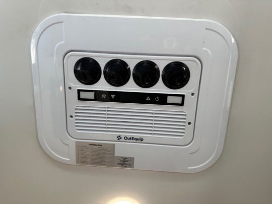 Outequip 12V air conditioner with heat pump